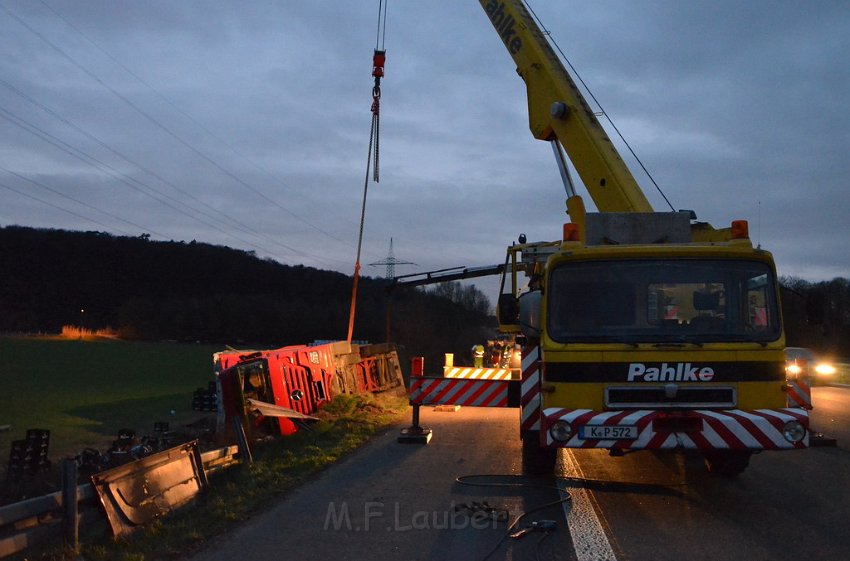 Bierlaster umgestuerzt A 3 Rich Frankfurt Hoehe AS Lohmar P163.JPG